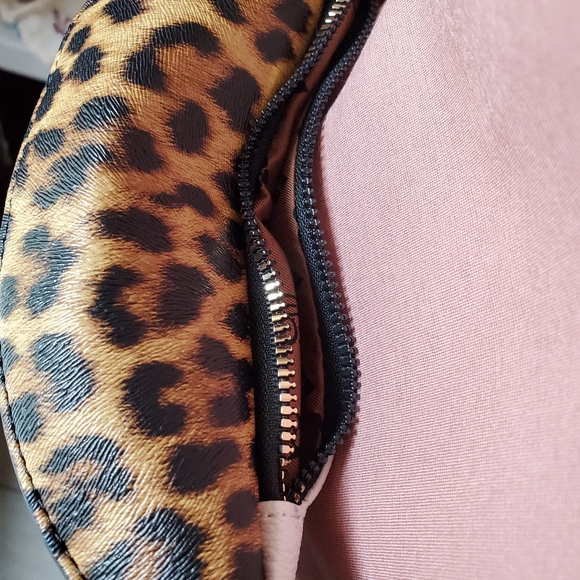 Trending block styling on belt bag🐆 &zebra plus , - Picture 9 of 15